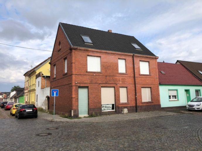 Wohn- und Geschäftshaus innerhalb der Stadtmauer von Aken Kreisfreie Stadt Darmstadt