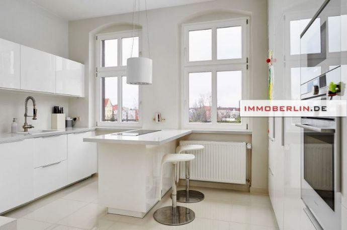 IMMOBERLIN.DE - Charmante Altbauwohnung mit Südloggia & -balkon in Havelnähe Berlin