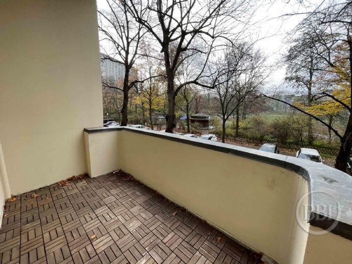 LUXURIOUSLY REFURBISHED APARTMENT IN OLD BUILDING WITH LIFT, BALCONY AND BEAUTIFUL PARK VIEW ! Berlin