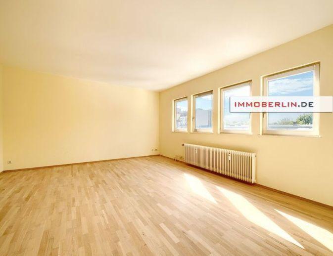 IMMOBERLIN.DE - Geräumige Dachgeschoss-Wohnung in bestem Zustand & Berlin