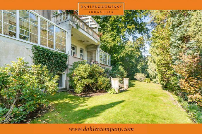Country house villa in need of renovation at Golfclub Wannsee - building permit for 672 m² Berlin