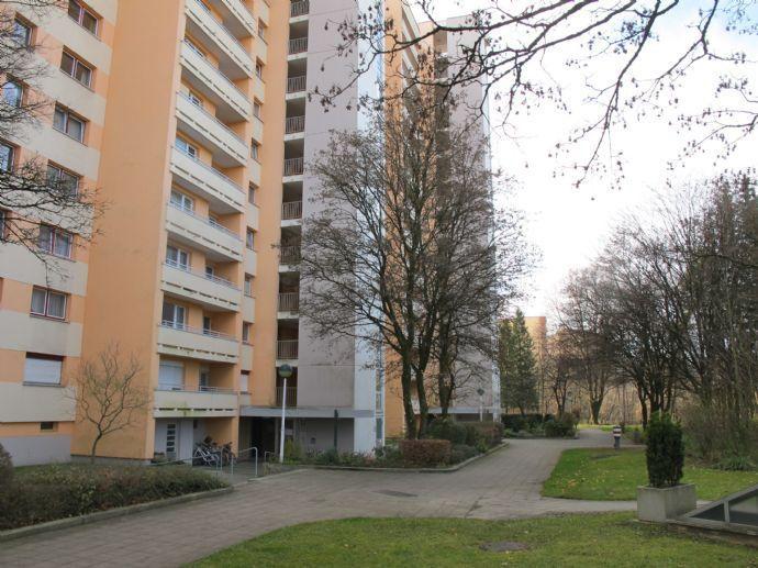 Neuperlach Sofortbezug: Ausgezeichnet geschnittene 3 Zimmer Wohnung mit 2 Balkonen und Essdiele Kirchheim bei München