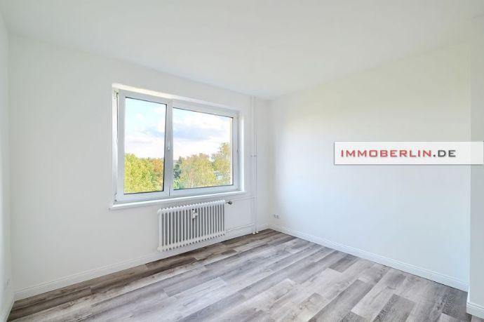 IMMOBERLIN.DE - Helle Wohnung mit Südbalkon & Lift für den Ersteinzug nach Sanierung Berlin