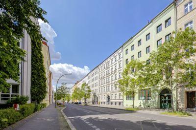 Kapitalanlage: vermietete, geräumige Dachgeschosswohnung mit Terrasse Zepernicker Straße