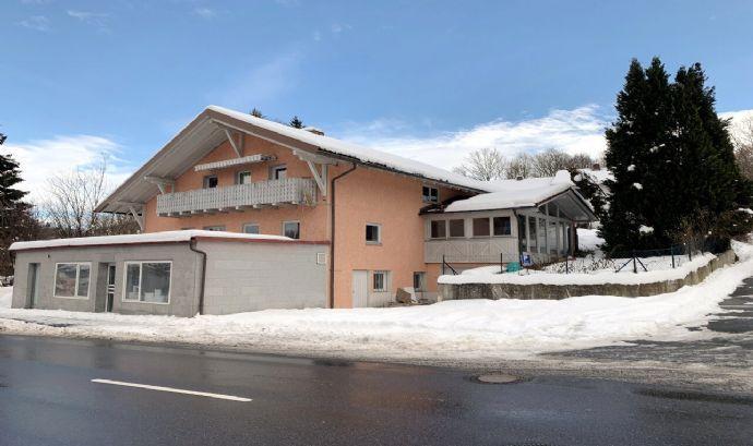 Wandelbares 2-Familienhaus mit Gewerberaum, teils renovbed, in Bestlage von Grafenau/Ndb. Grafenau