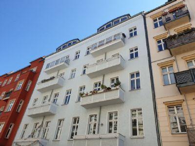 Sonnige 4-Zimmerwohnung mit 2 Balkonen in Friedrichshain Berlin