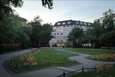 Exzellente 4 Zimmerwohnung mit 123 qm direkt am Ludwigkirchplatz Wilmersdorf