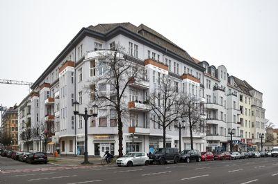 Repräsentative Etagenwohnung im Gründerzeitensemble mit Art Deco Stuckdecken und historischem Aufzug Charlottenburg