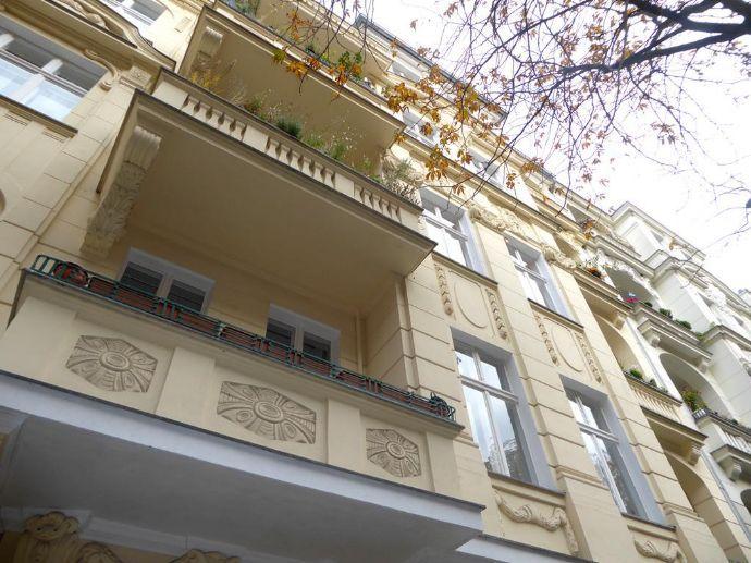 Vermietete 2-Zimmer-Altbauwohnung mit Balkon in guter Steglitz-Lage Berlin