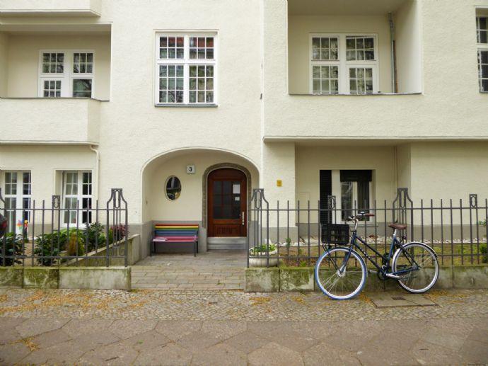 3,5-Zimmer-Altbauwohnung mit Loggia - nur 6-monatige Eigenbedarfskündigungsfrist Berlin