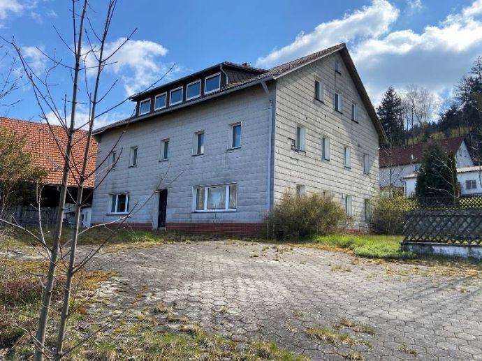Mehrfamilienhaus mit großem Grundstück und Holzscheune in Gottmannsberg zu verkaufen Bergen auf Rügen