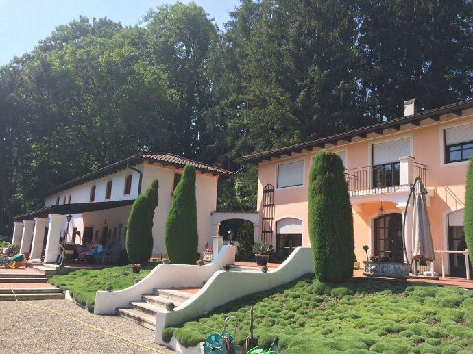 Repräsentative Villa mit Pool und Gästehaus auf einem traumhaften Grundstück. Wald bei Winhöring