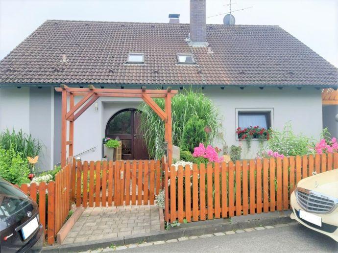 Schön im Grünen gelegenes Dreifamilienhaus mit Balkon, 2 Terrassen und Doppelgarage! Bergen auf Rügen