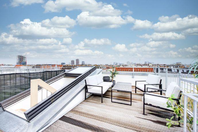 Premium saniertes Altbau-Penthouse mit Skyline-Terrasse im Boxhagener Kiez Zepernicker Straße
