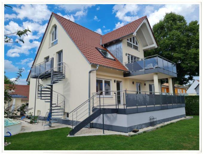 Geräumiges Wohnhaus für zwei Familien in schönster Lage von Pöttmes, nur 25 Autominuten nach Augsburg Pöttmes
