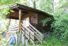 Gemütliche Holzhütte auf parkähnlichem Grundstück über der Stadt Waldmünchen