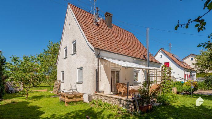 Haus mit viel Potenzial - Attraktives Einfamilienhaus mit Terrasse, Garten und zwei Garagen in Boos Bergen auf Rügen