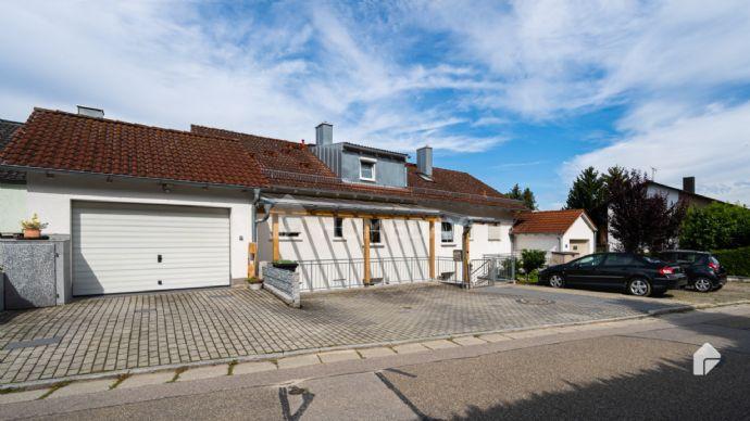 Vermietete Doppelhaushälfte mit 2 WE, Balkons, Terrasse und Garage in Rudelzhausen-Tegernbach Rudelzhausen