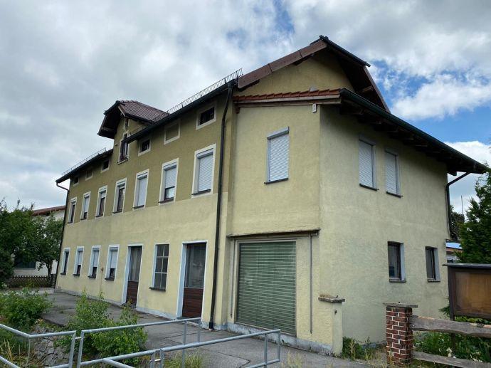 Dreifamilienhaus mit Gewerbeanbau in Roßbach/Zentrum Roßbach