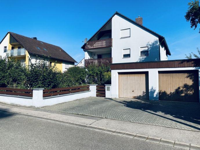 2 Familienhaus mit 3 Wohnungen und 3 Garagen im Herzen von Büchenbach Büchenbach