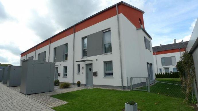 Modernes Wohnen im Grünen - Familienfreundliches REH mit Einbauküche und 2 Carports in Baiersdorf Bergen auf Rügen