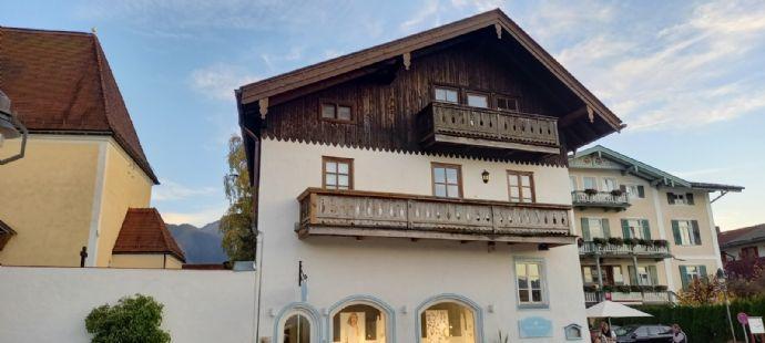 Rottach- Egern- Malerwinkel, gepflegtes, historisches Mehrfamilienhaus am Ufer des Tegernsee Rottach-Egern