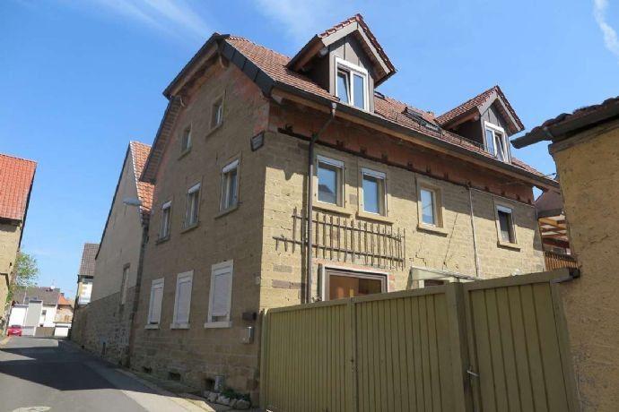 Idyllisches Mehrfamilienhaus mit liebevoll hergerichteten Innenhof zu verkaufen Bergen auf Rügen