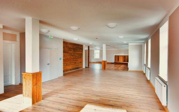 Modernes Veranstaltungszentrum mit Geschichte, renoviert, 2000 m² Grundstück Bergen auf Rügen