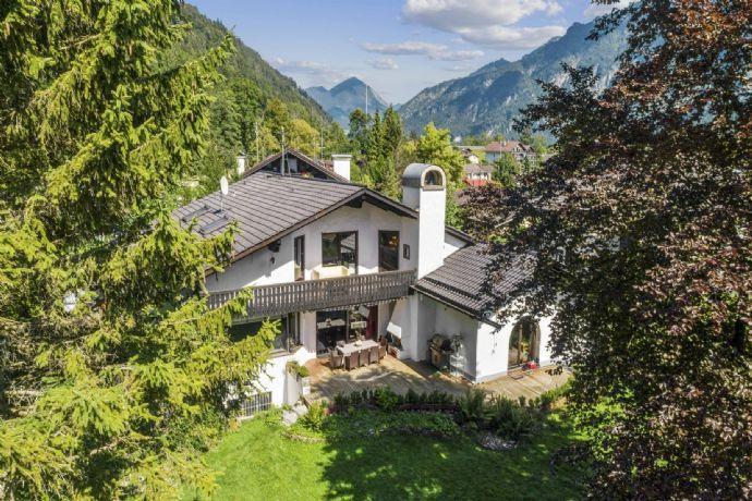 Luxuriöser Wohntraum mit Bergpanorama: Villa mit anspruchsvoller Ausstattung und sonnigem Garten Auf der Oberau