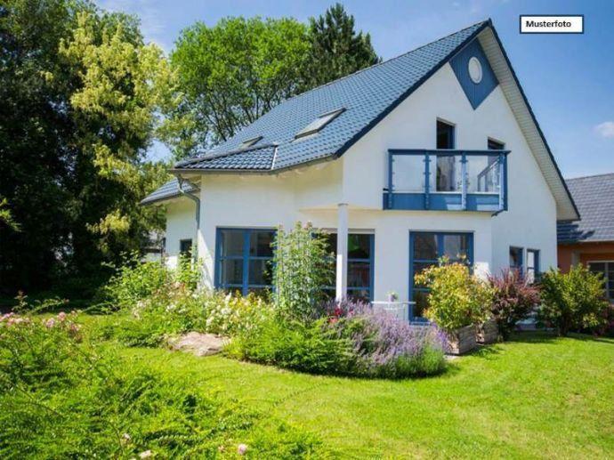Zweifamilienhaus in 97657 Sandberg, Gartenstr. Bergen auf Rügen