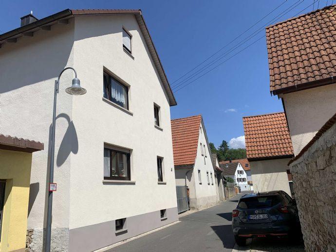 Gepflegtes Mehrfamilienhaus mit drei Wohnungen in Karlstadt Bergen auf Rügen
