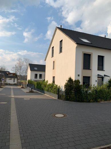 Provisionsfreies Reiheneckhaus mit 5 Zimmern in Bestlage in Schwaig bei Nürnberg Bergen auf Rügen