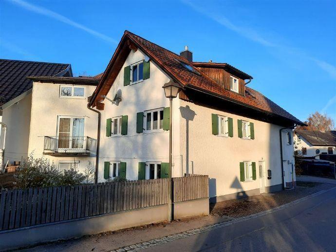Gepflegtes Mehrfamilienhaus mit 2 Wohnungen und Praxis in Hawangen Bergen auf Rügen