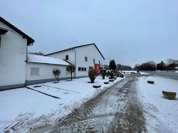 Hofstelle mit 2-Familienhaus und Gewerbefläche zu verkaufen Bergen auf Rügen