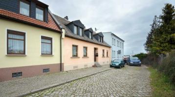 Zentral in Bernburg – Teilvermietetes Mehrfamilienhaus mit 4 Wohnungen und Innenhof