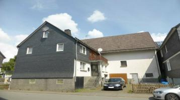 Wohnhaus mit Scheune, Garage und 3.500 m2 Wiese zu verkaufen