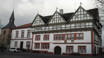 Schön saniertes Ein- bis Zwei-Familien-Fachwerkhaus inkl. Garage mitten im historischen Stadtkern.
