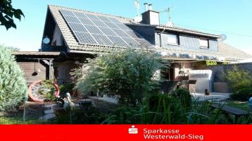 Doppelhaushälfte in Wissen-Mittelhof, ruhige Lage mit kleinem Garten, PV-Anlage und Garage