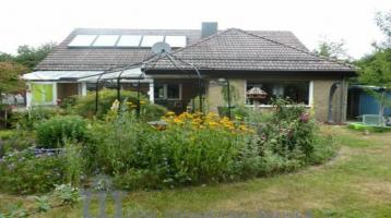Freistehendes Whs. mit ELW und idyllischem Garten Nähe Homburg