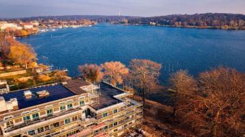 Exklusivität pur am Ufer des Tiefer Sees in Potsdam: Penthouse mit Dachterrasse und Seeblick.
