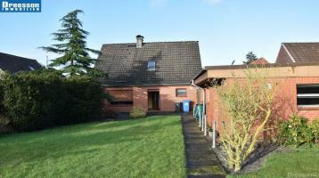 Meldorf: Gepflegtes Einfamilienhaus mit Garage auf ca. 914 m² Eigenland