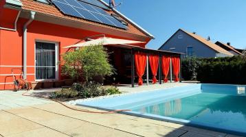 Exquisites Einfamilienhaus mit Swimming Pool in Baiersdorf