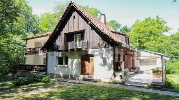 Ruheoase und Waldidylle: Charmantes Forsthaus mit 15.000 m² Grundstück - Vielseitige Möglichkeiten
