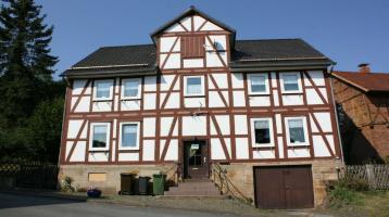 *!Fachwerkhaus in Söhrewald: gemütlich, ruhig, mit separater Einliegerwohnung im Nebengebäude!*