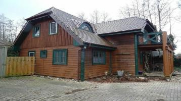 Bürogebäude (Holzblockhaus) mit 44m² Doppelgarage/Lagerhalle im Gewerbegebiet von Dinklage zu verkaufen