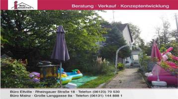 Wiesbaden-Medenbach: Freistehendes Einfamilienhaus auf schönem, großem Grundstück