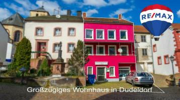 Unscheinbar großzügiges Wohnhaus mit 2 Parkplätzen mitten in Dudeldorfer Altstadt