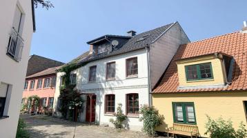 Traumhaft, romantisches Wohnflair in der blühenden Altstadt Schleswigs