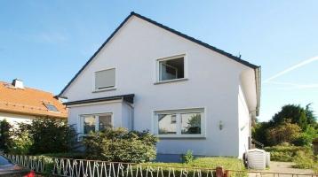 Flörsheim - Sie suchen das besondere Wohnflair? Freistehendes EFH mit viel Platz für Ihre Familie