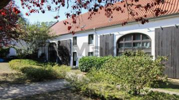 Elegant Wohnen im ehemaligen Gutshof: Vermietete 4-Zi.-Wohnung in naturnaher Lage von Esch/Auweiler